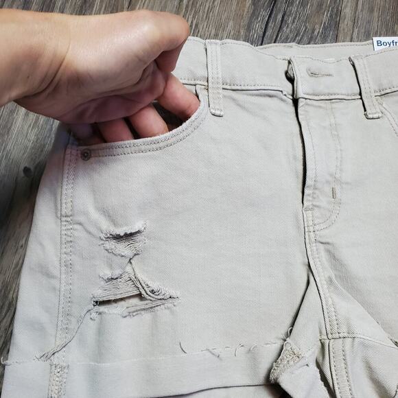 Old Navy Boyfriend Mid-Rise Denim Jean Distress Shorts Size 0 New With Tag - Picture 2 of 10
